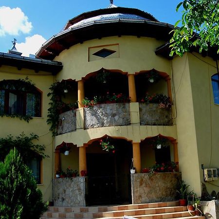 Pensiunea Cassandra Târgu Neamț Zewnętrze zdjęcie